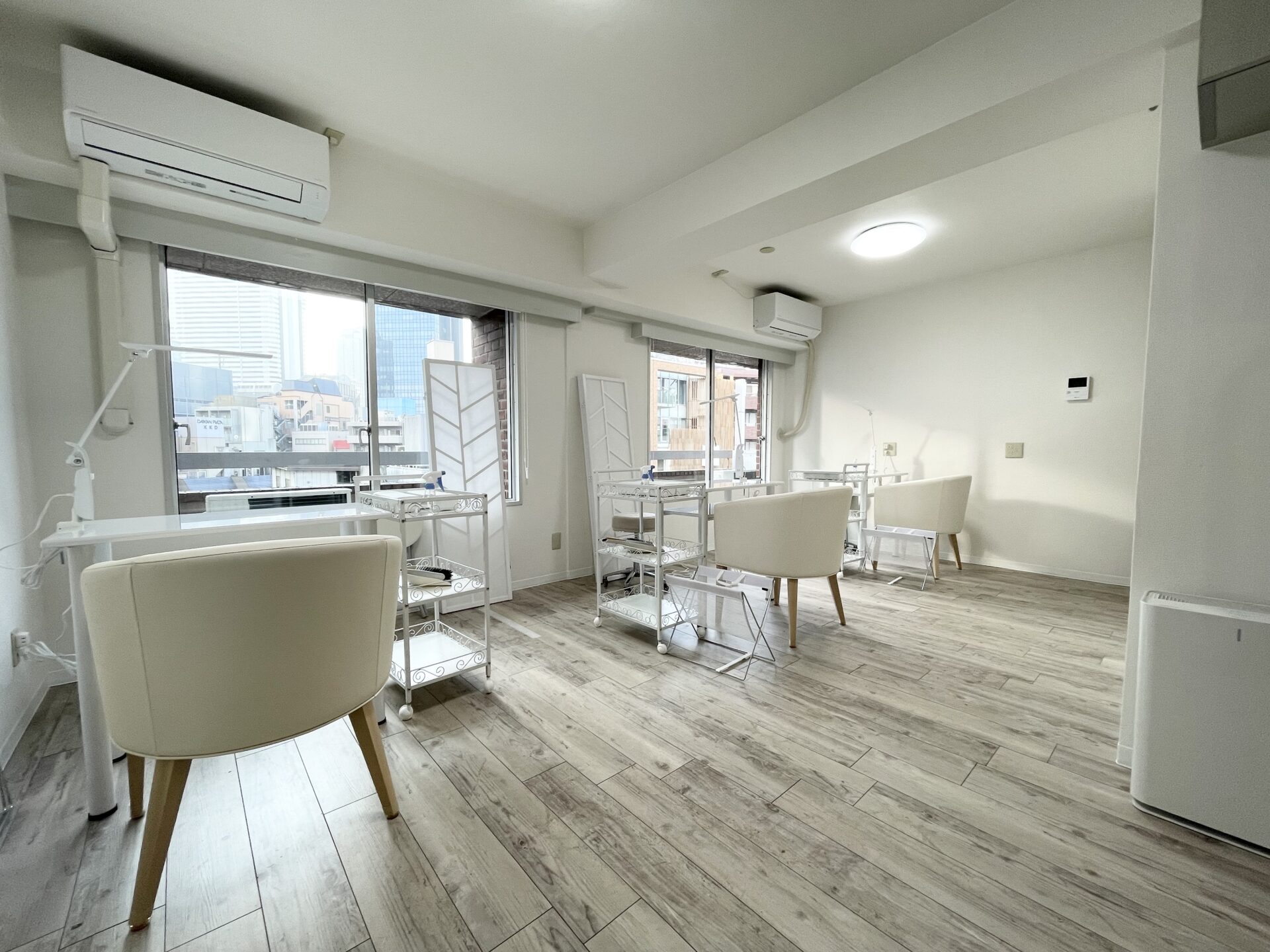 ネイル空間・新宿西口店内 loading=