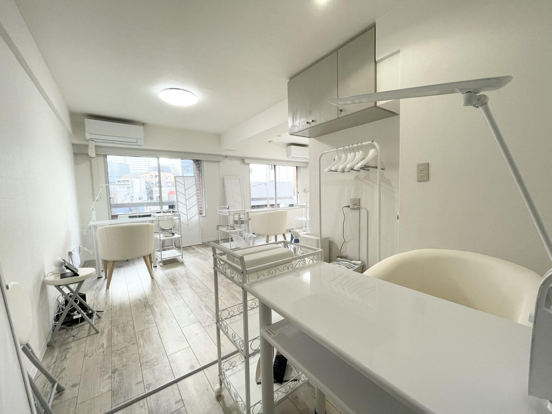 ネイル空間・新宿西口店内